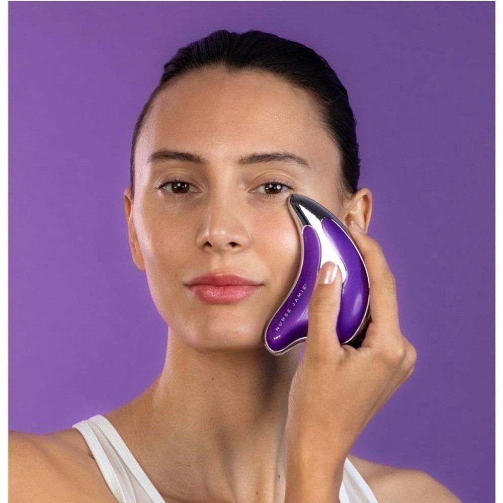Nurse Jamie Triangle Sculpt & Firm Facial Beauty Tool - Picture 4 of 13